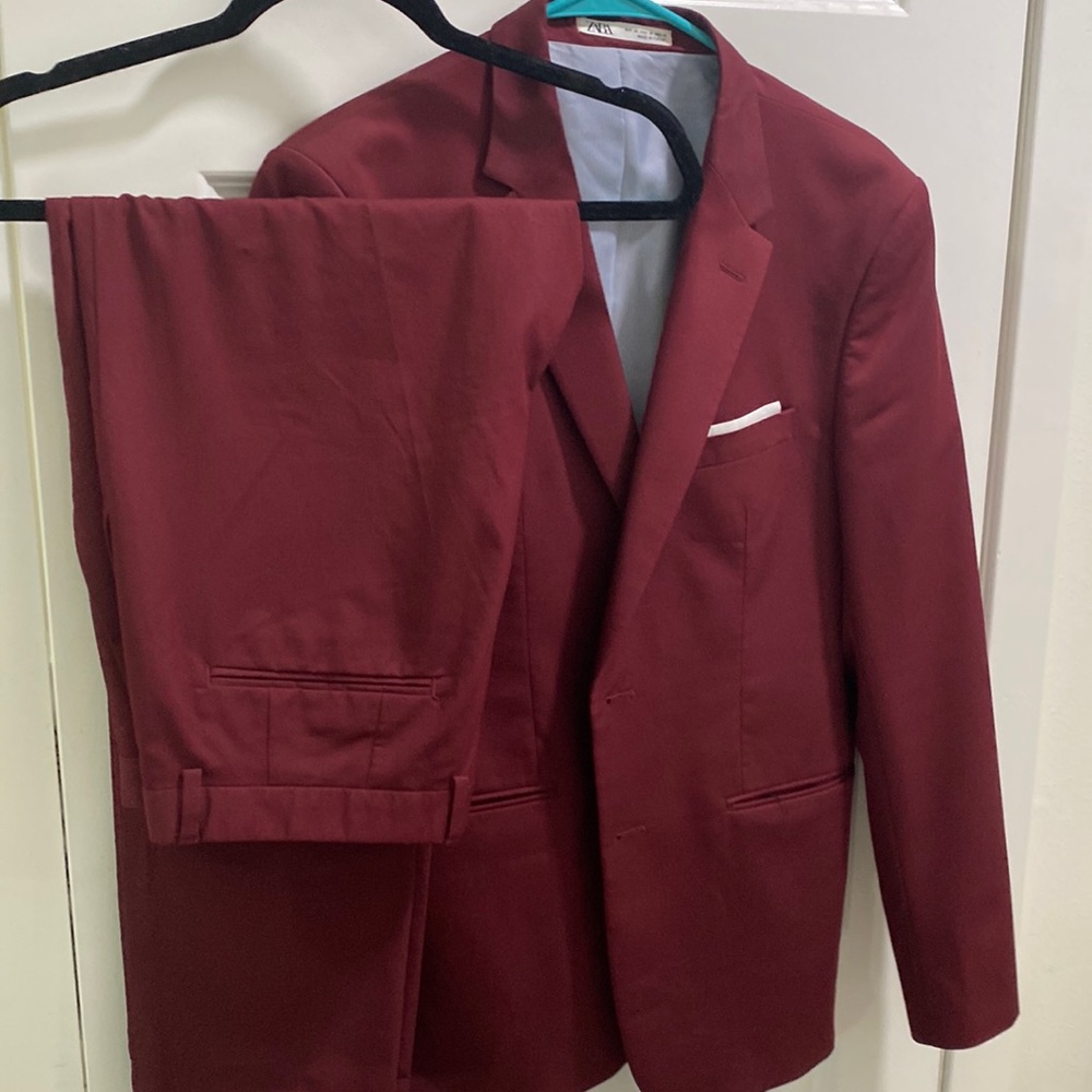 Zara Men’s Suit Set Blazer 38R and Pants 32x30 Slim straight fit Burgundy color